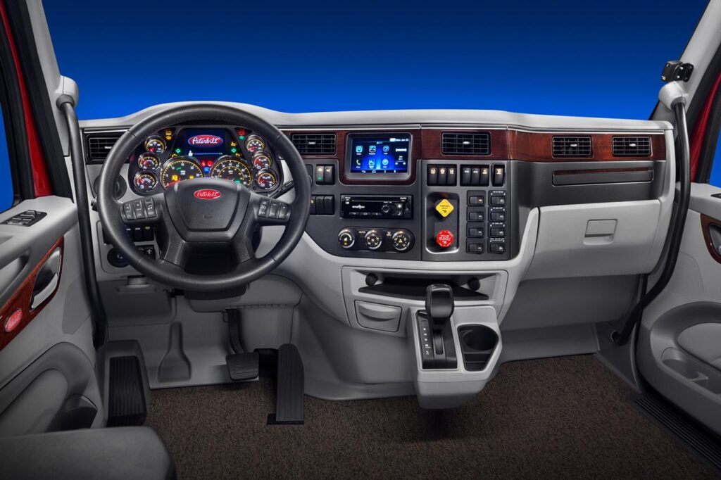 peterbilt 579 interior